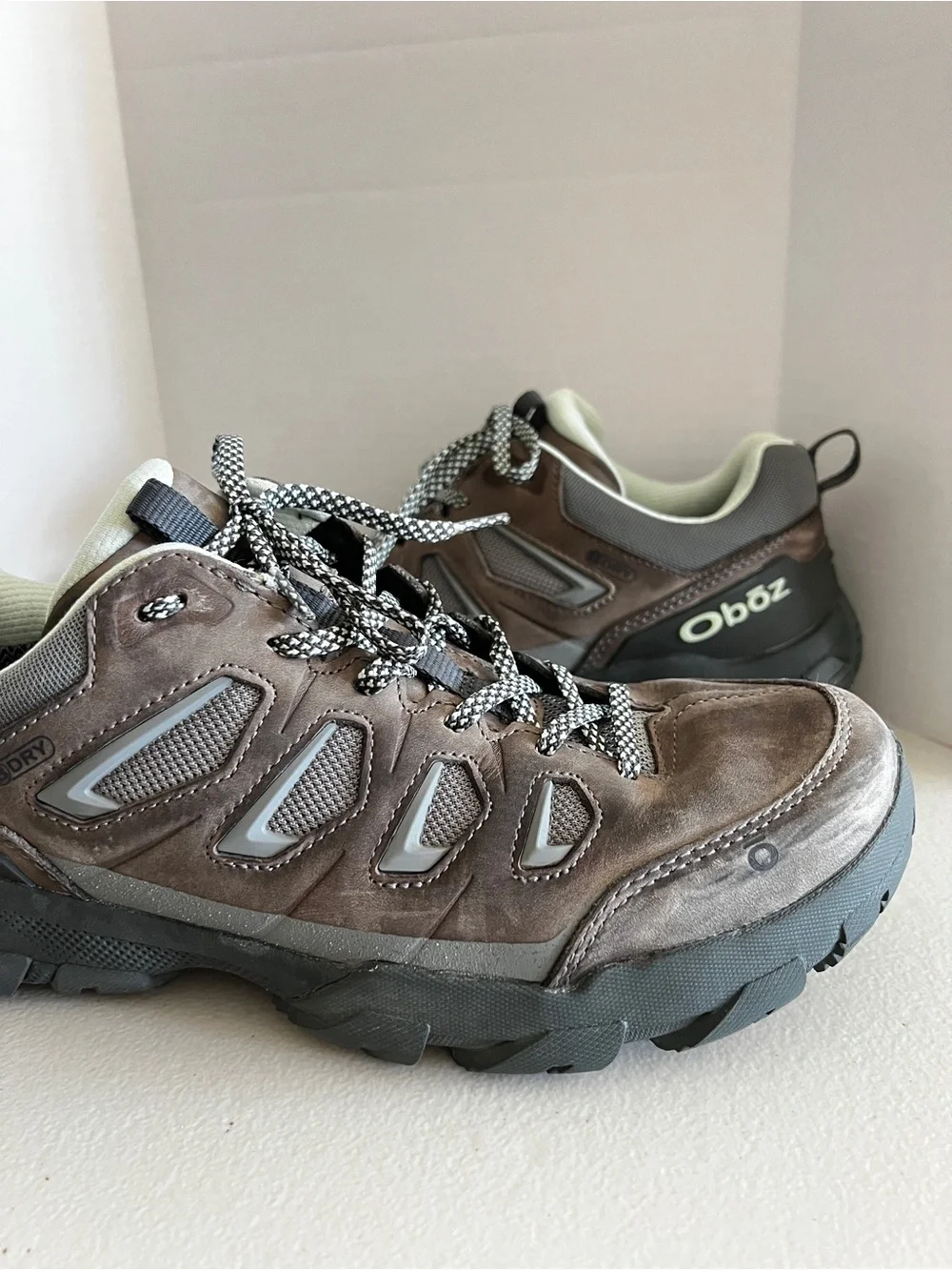 Oboz Sawtooth X Low Waterproof Hiking B-Dry Shoes Women's Size 10.5 Hazy Gray